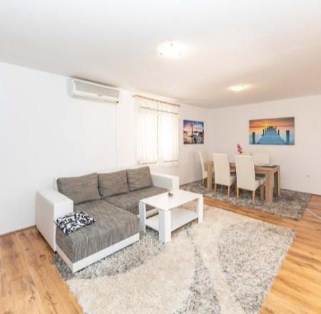 Apartman Marinovic Kastela Luaran gambar