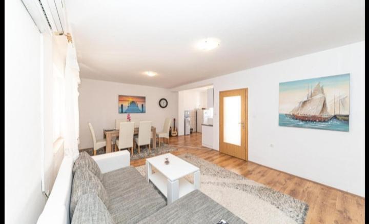 Apartman Marinovic Kastela Luaran gambar