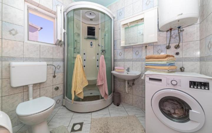 Apartman Marinovic Kastela Luaran gambar