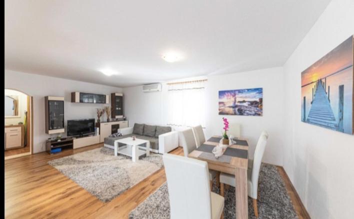 Apartman Marinovic Kastela Luaran gambar